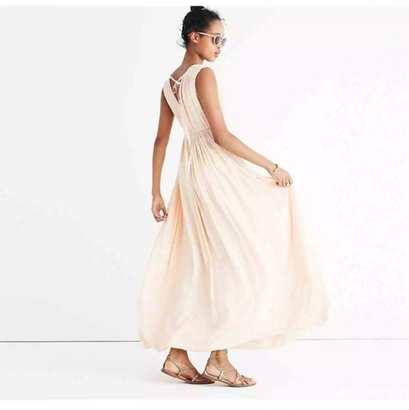 Elegant Cream Maxi Dress - Picture 3 of 15